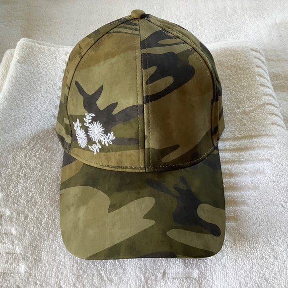 Johnny Was Bee Active Embroidered Baseball Hat Camo OS - Picture 3 of 15